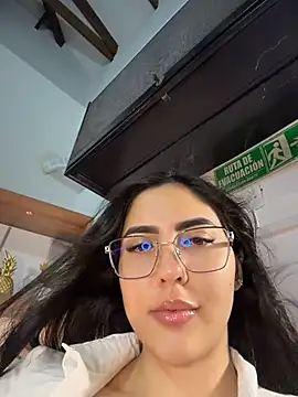 i_am_sophie_ (Ask my age) - Fuck my pussy secretly under desk