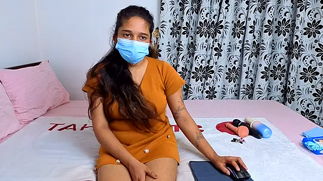 Tatoo_girl live cam on StripChat