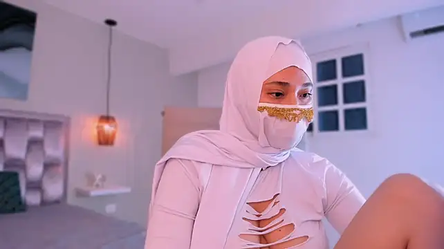 littlenoor (F young) - show boobs