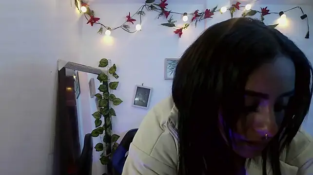 NAIA_GODDESS live cam on StripChat
