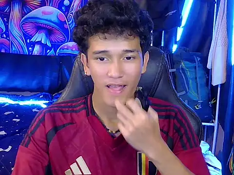 hugekenbigcock webcam