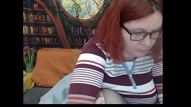 PlayfullMature webcam