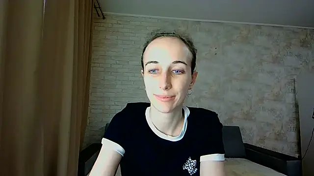 Anika_bloom webcam