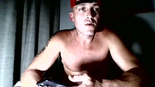 daswitch85 (Ask my age) - Dick down no condom
