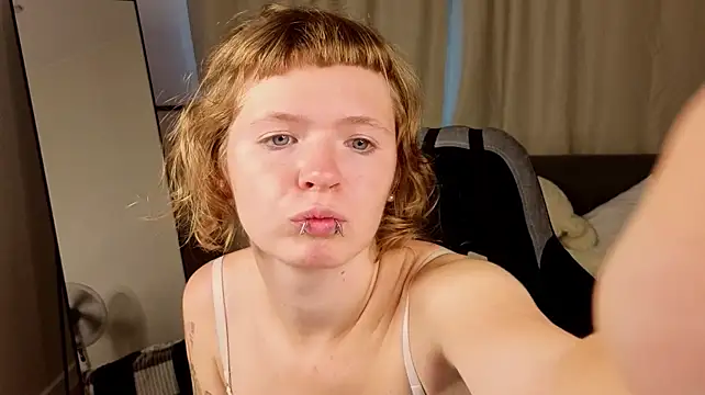 VioletDesiree webcam
