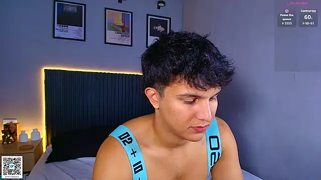 Leo_Savage_ webcam