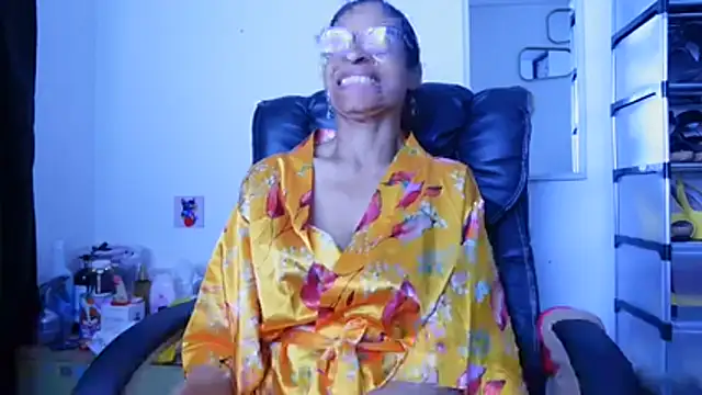 Aries_Mature webcam