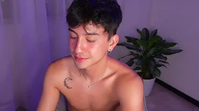 sweettaaron01 webcam