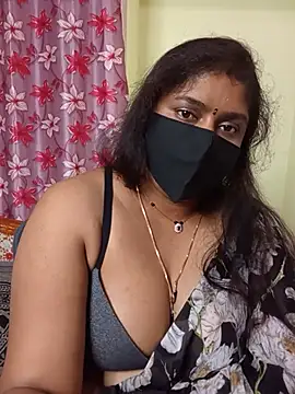 LouleyRani_ webcam