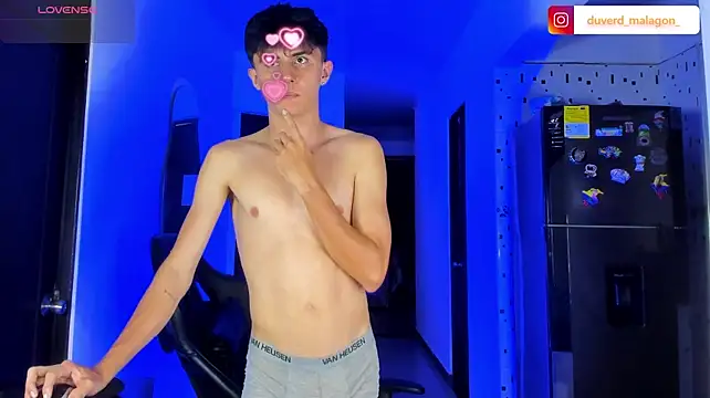 Demian_cute18 live cam on StripChat