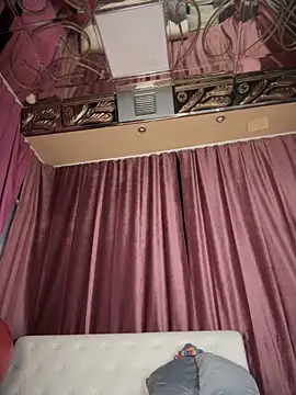 QuietNicole webcam