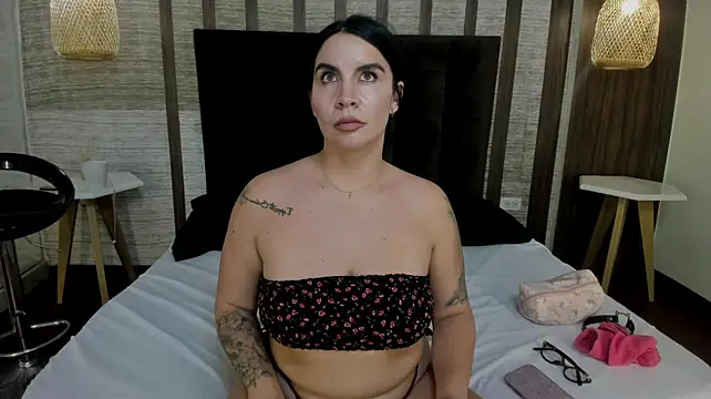 Hannah_Cross webcam