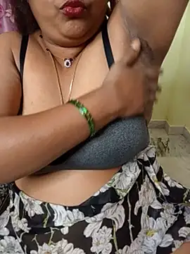 LouleyRani_ webcam