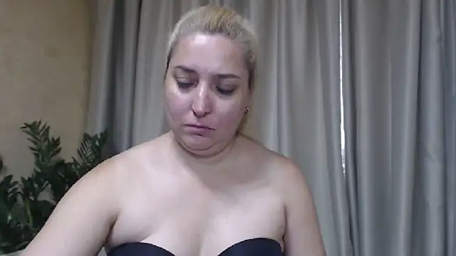 sweetpussy13 webcam