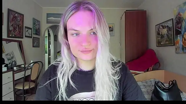 milliKira006 webcam