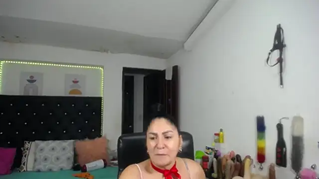 mature_bigboobs10 live cam on StripChat