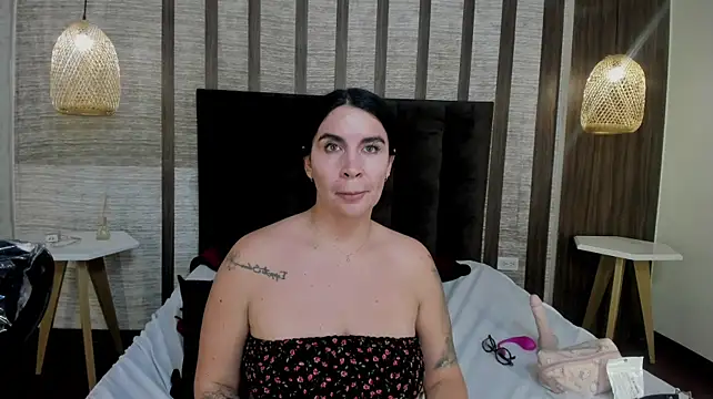 Hannah_Cross webcam
