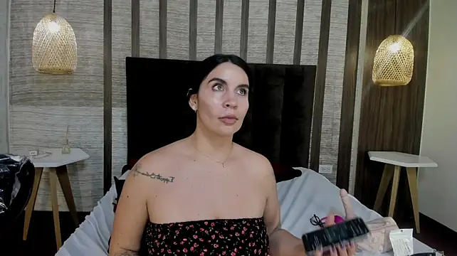 Hannah_Cross webcam