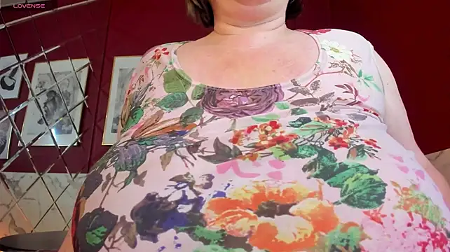 KellyPerfection webcam