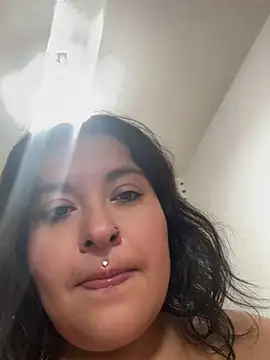 Nailealipsglossy webcam