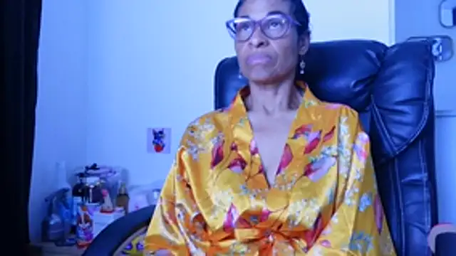 Aries_Mature webcam