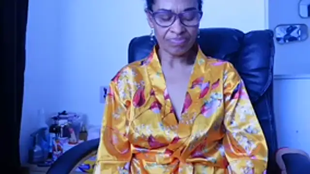 Aries_Mature webcam