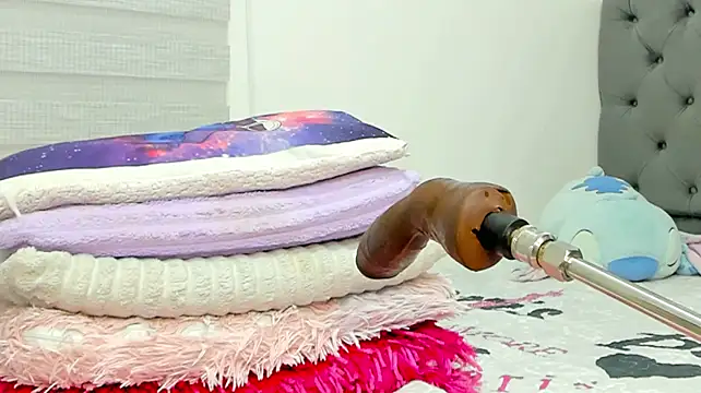 Elizabeth_18_ webcam