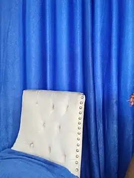 booty_queen8 live cam on StripChat