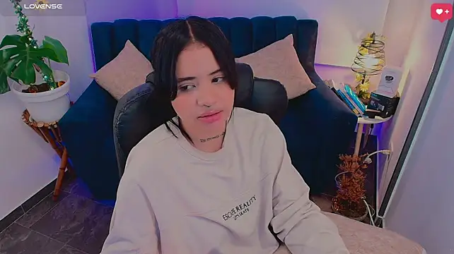 nicemiiaa7_ live cam on StripChat