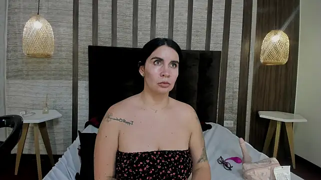 Hannah_Cross webcam
