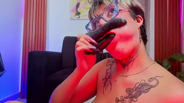 Rebeka-baker webcam