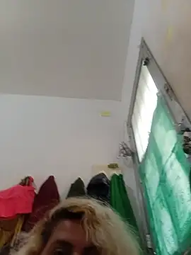 Carolzinhaoficial webcam
