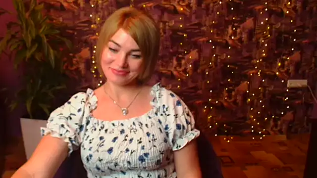 CuttieEmma webcam