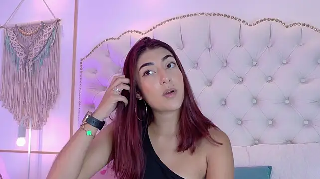 AriaStonne webcam