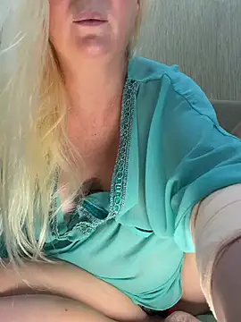 EmmaInLove23 webcam