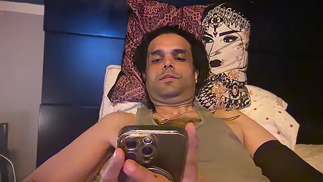 icebergslim281 live cam on StripChat