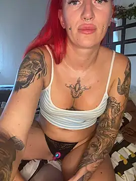 MrsRedFoxy webcam