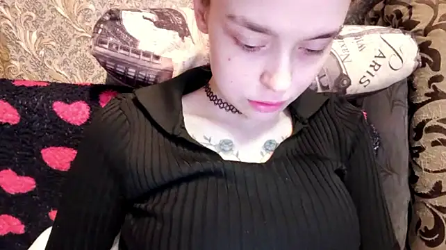 CaraDelevingnee webcam