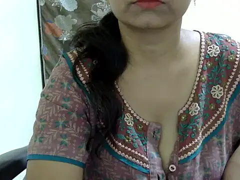 Pyari_Hina webcam