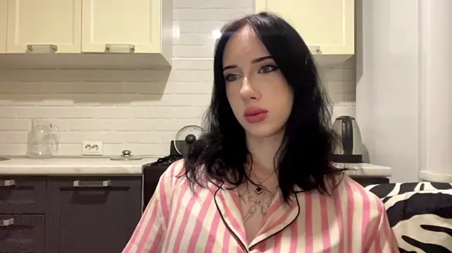 IsabellaQiueen webcam