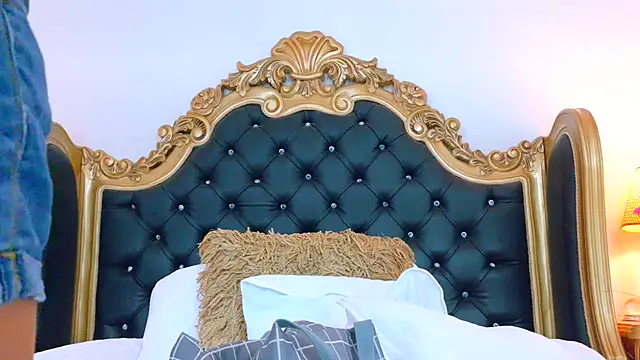 AdelinaVans webcam