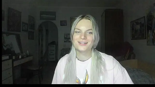 milliKira006 webcam