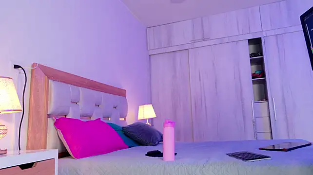 mia_hank