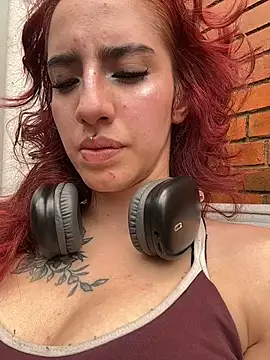 elodie_rouge live cam on StripChat