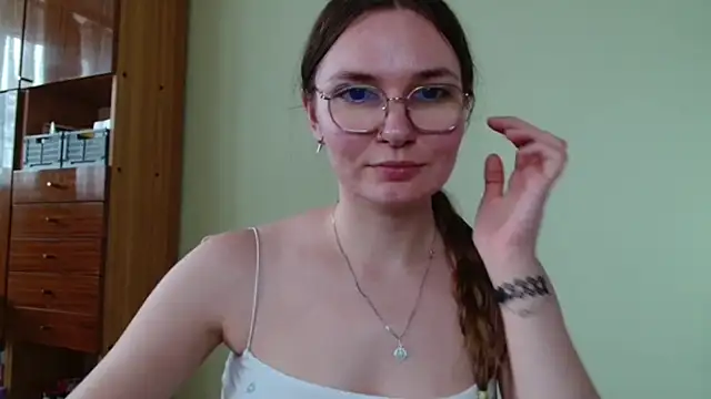 LooveELLYx webcam