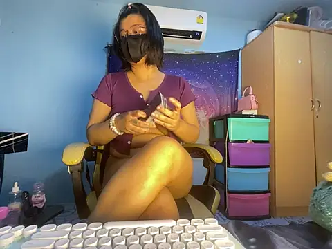 ningyiyi13 webcam