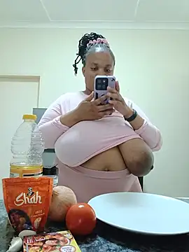 HugeTitisxx webcam
