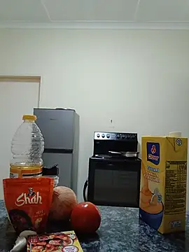 HugeTitisxx webcam