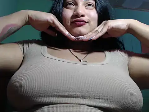 Hilarybunnyy webcam