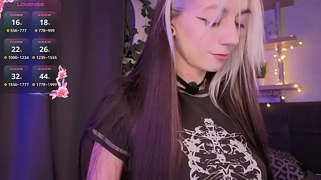 tristaroht (F young) - Some teases my breasts with hand bra!